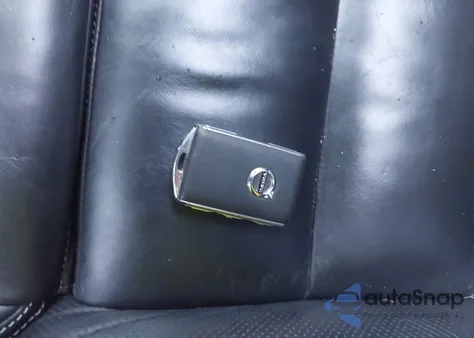 2021 Volvo S90 Recharge Plug-In Hybrid T8 R-Design from USA, damaged, VIN LVYBR0AT9MP197408